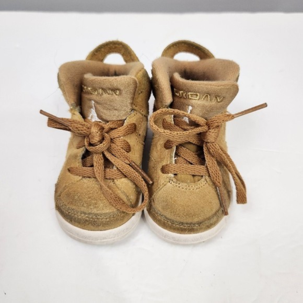 Tan ‎ Beige Infant Jordans retro wheat  Size 5C